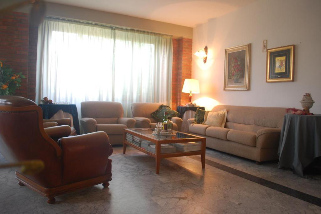 Albergo Smeraldo Castelnuovo Magra Exterior foto