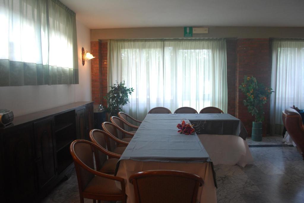 Albergo Smeraldo Castelnuovo Magra Exterior foto