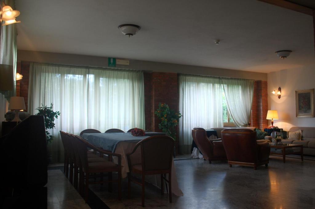 Albergo Smeraldo Castelnuovo Magra Exterior foto