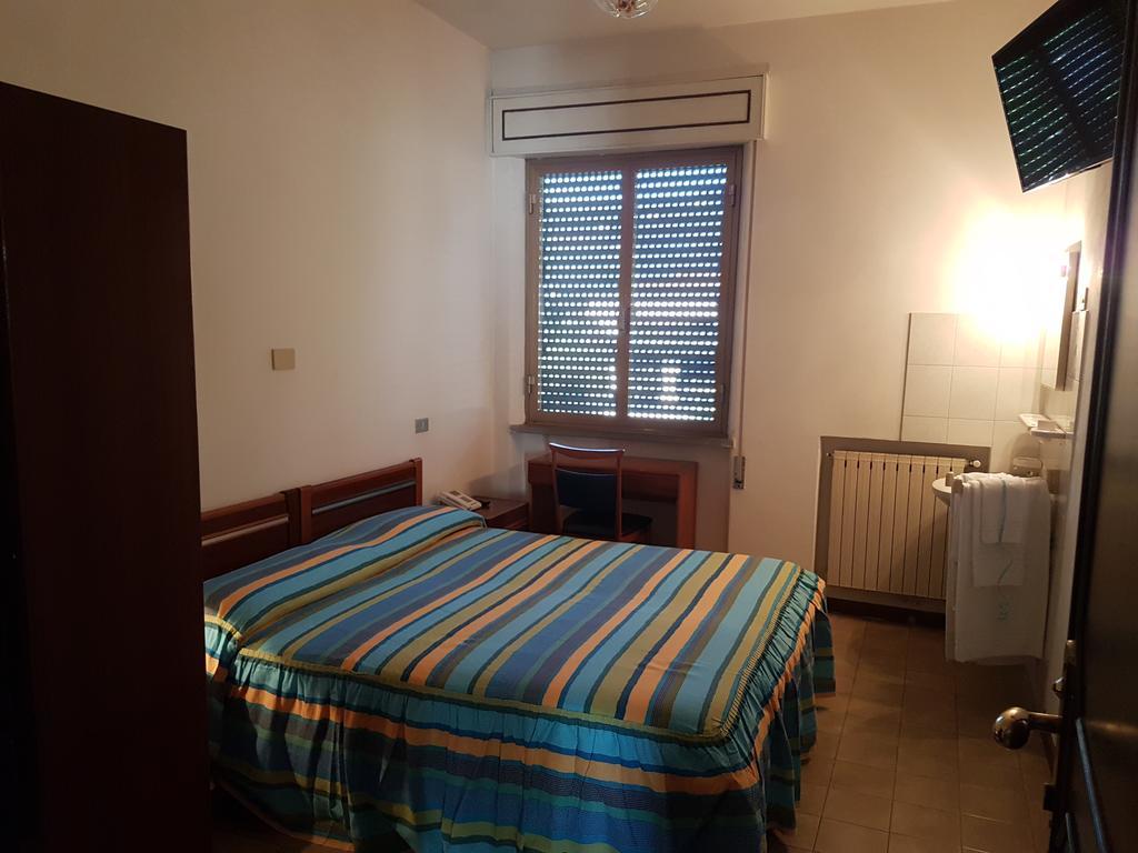 Albergo Smeraldo Castelnuovo Magra Exterior foto