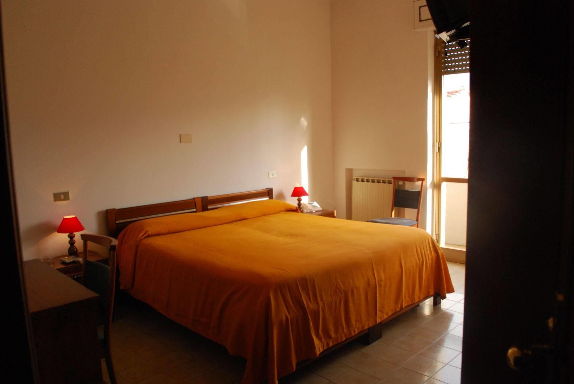 Albergo Smeraldo Castelnuovo Magra Exterior foto