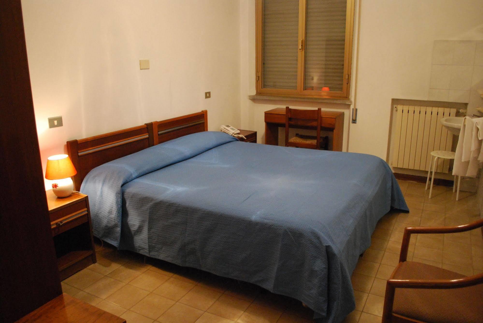 Albergo Smeraldo Castelnuovo Magra Exterior foto